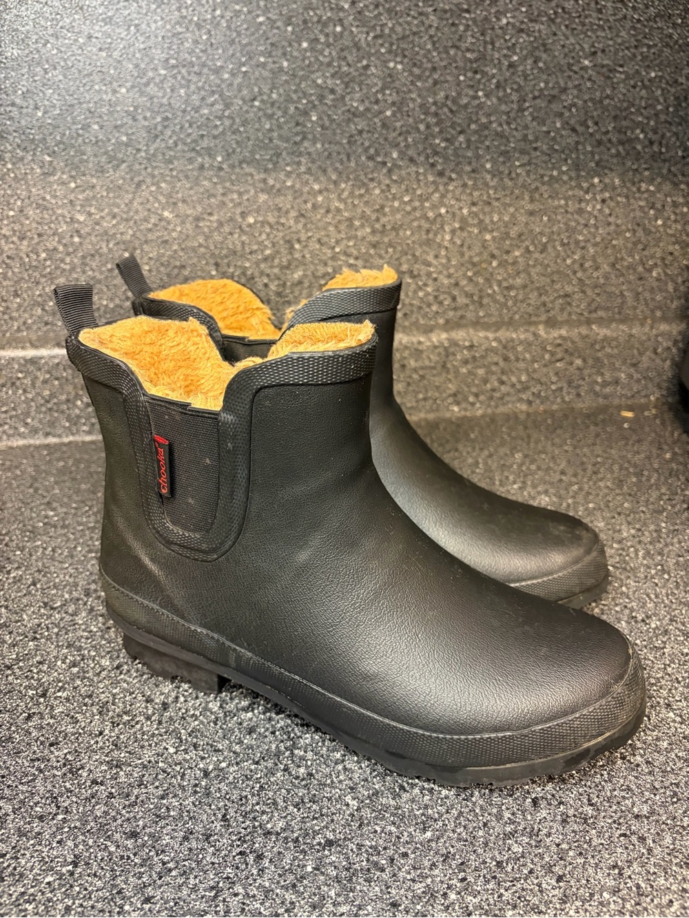chooka Black Short Waterproof Ankle Boots with Tan Faux-Fur Lining